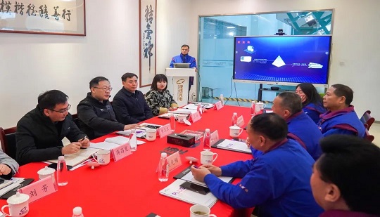 Huang Weidong, secrétaire du comité de travail du Parti et directeur du comité de gestion de la zone de haute technologie de Xinzhan, et sa délégation ont visité Jiexun !
        