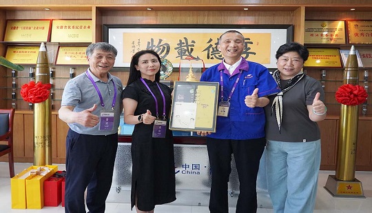 Visite d'un partenaire | Fang Guoqiang, président de Xinanyuan, dirige une équipe à Jiexun pour une inspection et un échange