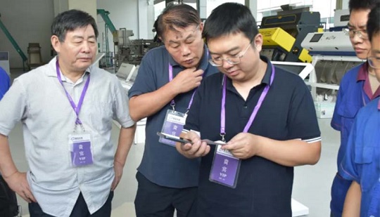 Les dirigeants de l'administration alimentaire de la province du Hubei se sont rendus à Jiexun pour enquêter sur les réalisations de la technologie de réduction des pertes et des économies alimentaires contrôlée par le cloud.