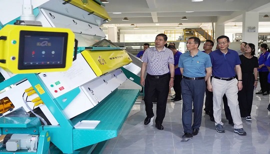 Anysort a accompagné le comité du parti du département provincial de l'agriculture et des affaires rurales d'Anhui et d'autres délégations pour effectuer des recherches sur les machines agricoles
