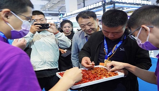 Le tri de qualité par IA de Jiexun dynamise le salon international du piment et des assaisonnements de Chine (Qingdao) pour contribuer à la modernisation intelligente de l'industrie des condiments