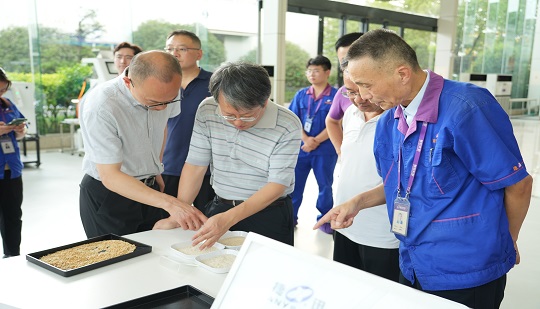 Le Département de la sécurité, du stockage et de la technologie de l'Administration nationale des réserves alimentaires et stratégiques visite Jiexun Optoelectronic pour des recherches